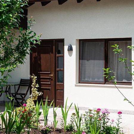 Tinamore Otopeni Exterior foto